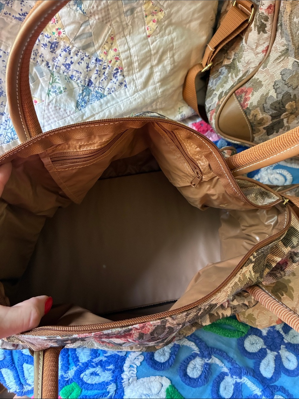 Vintage Avon Floral Tapestry 4 Piece Travel bag set Like New - Picture 7 of 10